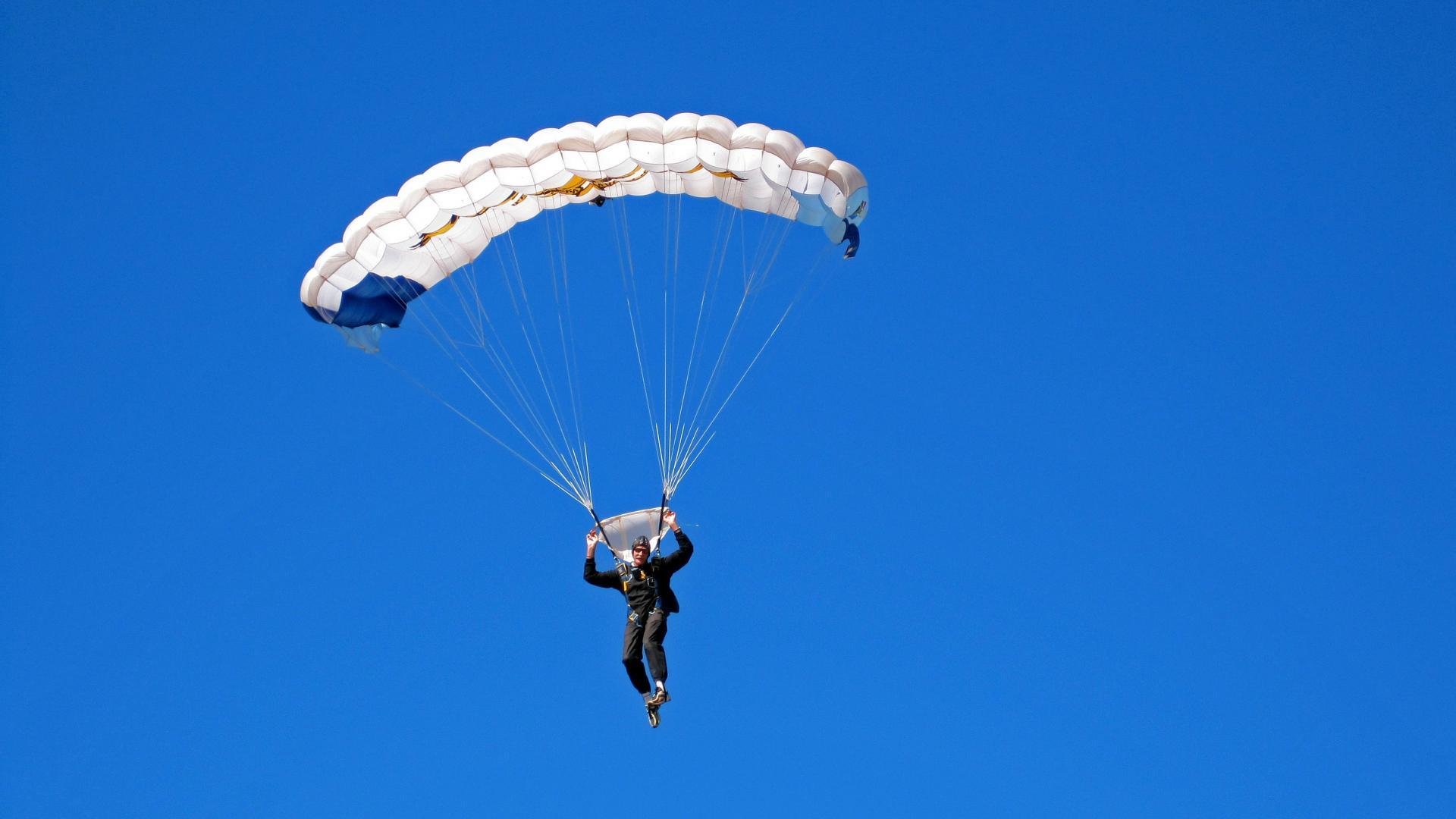 世界青少年冰球锦标赛中国队团体封王，世界青少年冰球锦标赛中国队团体封王是谁