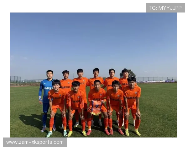 云南玉昆连续边路传切展现极强默契度