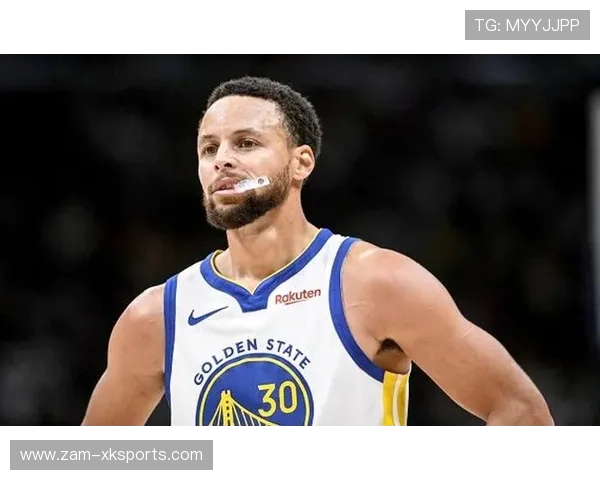 库里突破上篮得分，勇士内外结合稳固战局